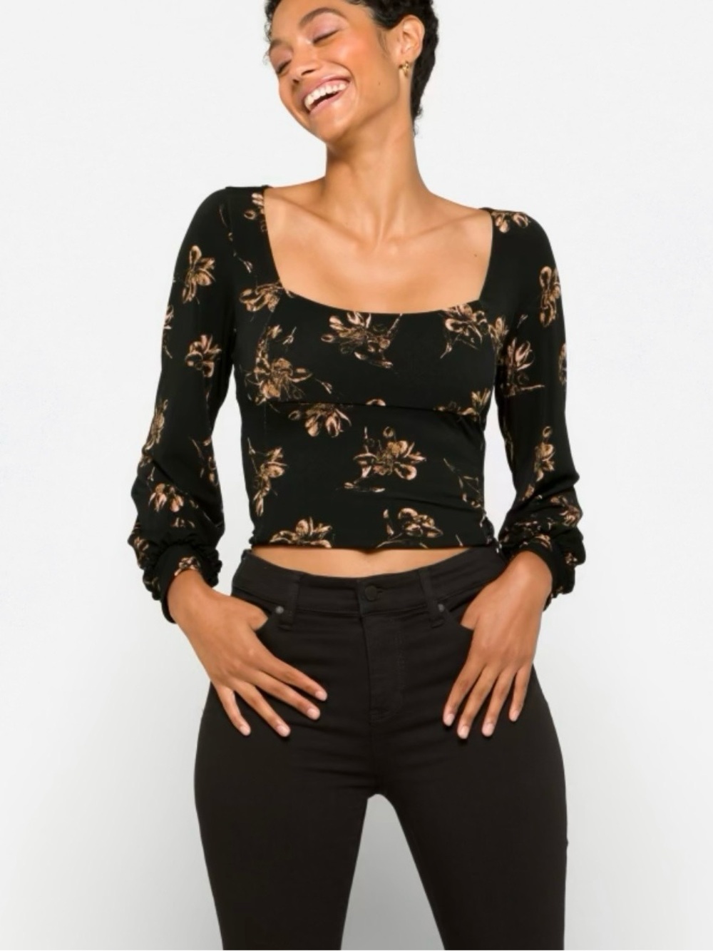 LUSH Naomi Square Neck Cropped
Knit Top